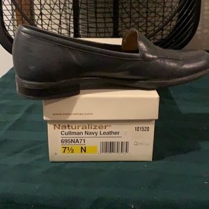 7.5 navy Loafers